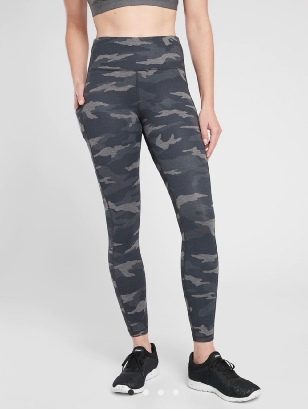ATHLETA Ultimate Stash Pocket Gray & Black Camo 7/8 Tights Size Medium
